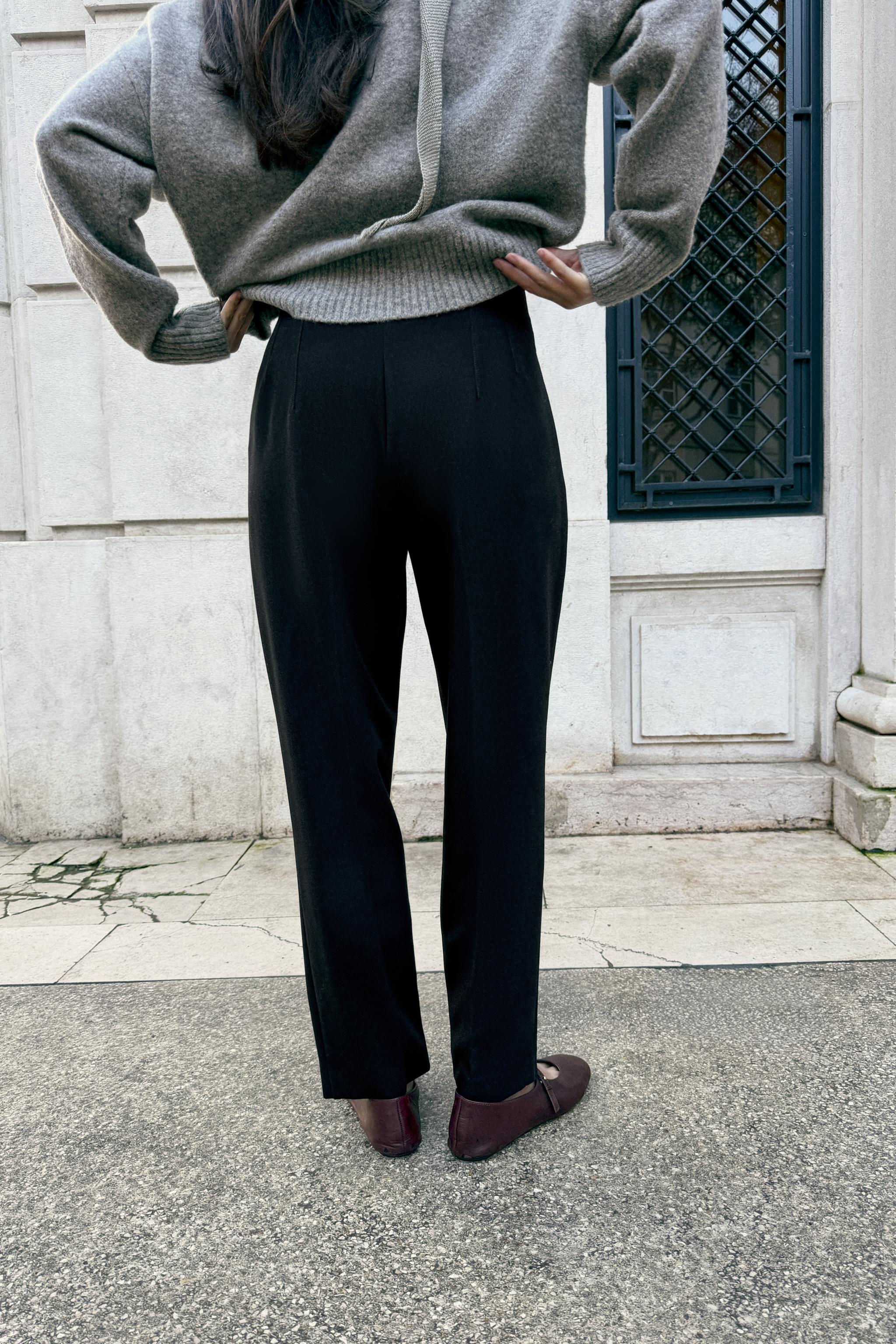 PANTS WITH A HIGH WAIST